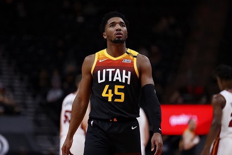 其背后的深 其背后的深